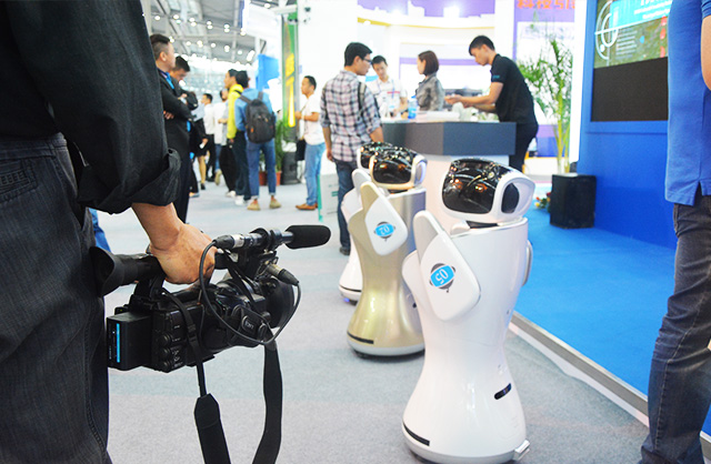 三宝现场表演引媒体镜头聚焦