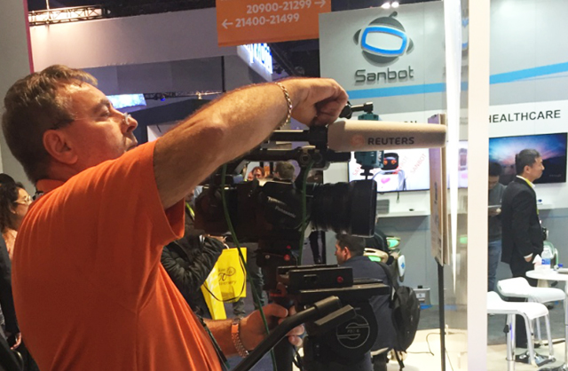 路透社记者现场采访 路透社记者现场采访