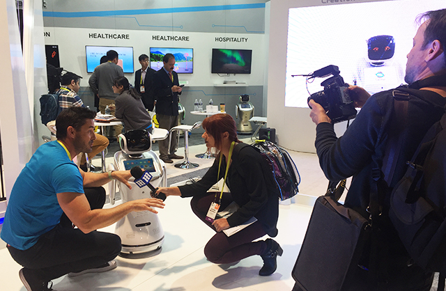 Daily Mail记者现场采访 Daily Mail记者现场采访